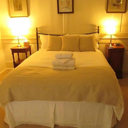 Old Manor House Bed & Breakfast Shepperton Ngoại thất bức ảnh