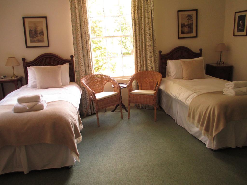 Old Manor House Bed & Breakfast Shepperton Phòng bức ảnh
