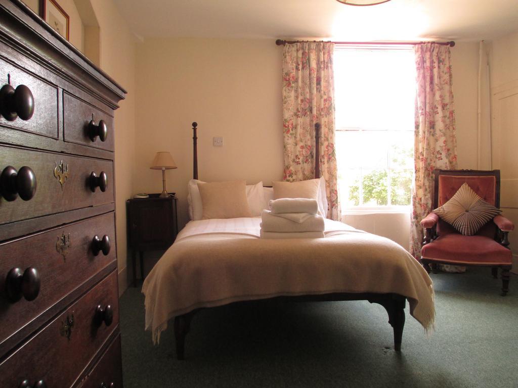 Old Manor House Bed & Breakfast Shepperton Phòng bức ảnh