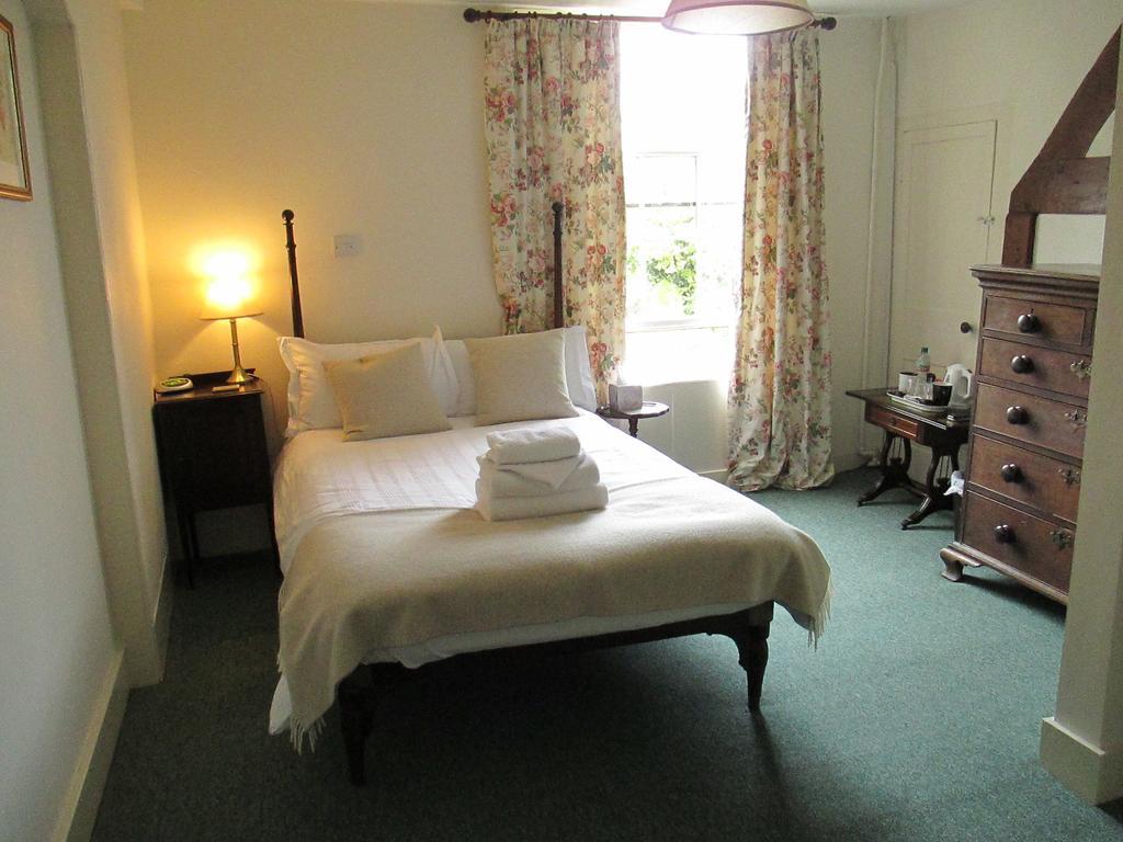 Old Manor House Bed & Breakfast Shepperton Phòng bức ảnh