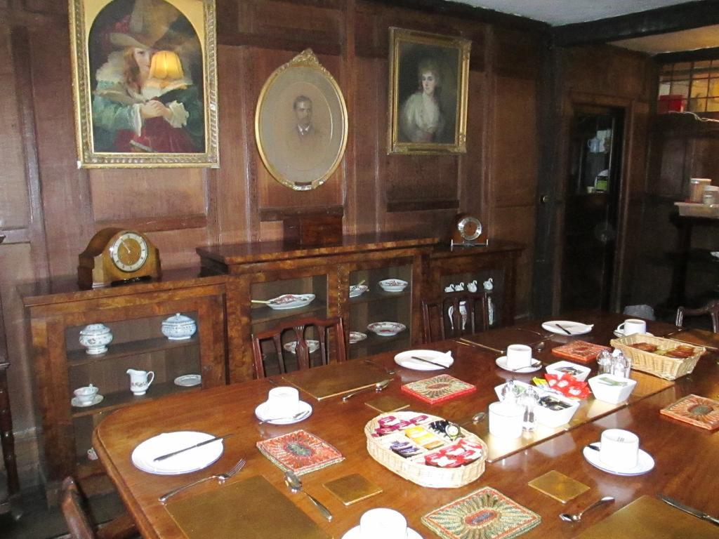 Old Manor House Bed & Breakfast Shepperton Ngoại thất bức ảnh