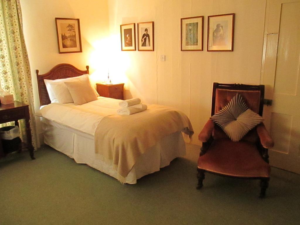 Old Manor House Bed & Breakfast Shepperton Ngoại thất bức ảnh
