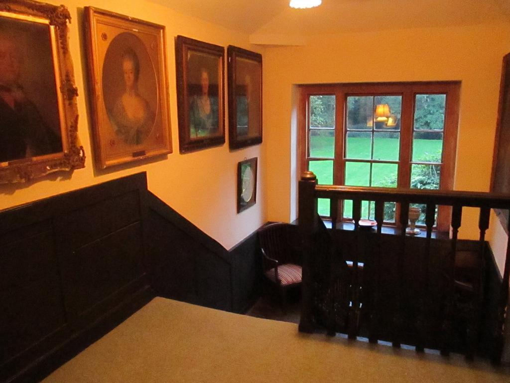 Old Manor House Bed & Breakfast Shepperton Ngoại thất bức ảnh
